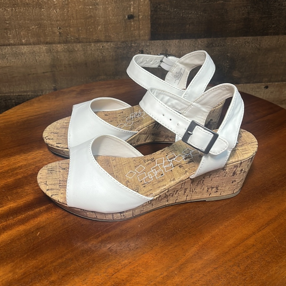 🟣Kenneth Cole Unlisted Wedge Sandal